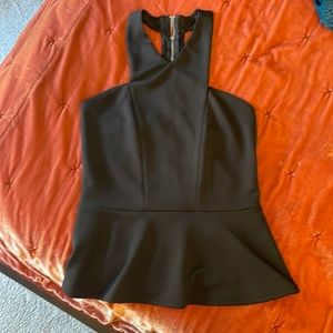 Show off those shoulders with this poplin waist cutie